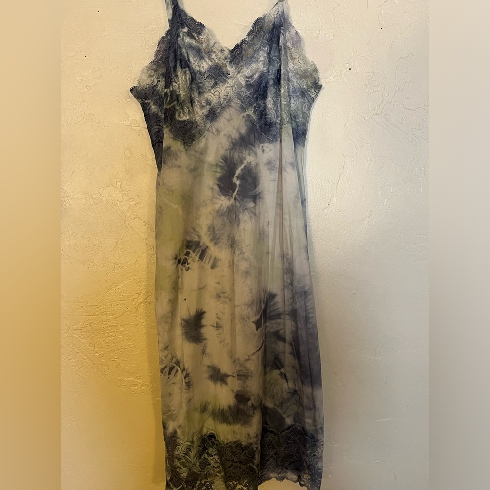 Vintage slip dress. No tag. Best fits a small or medium. Lingerie/nightgown - Picture 1 of 3